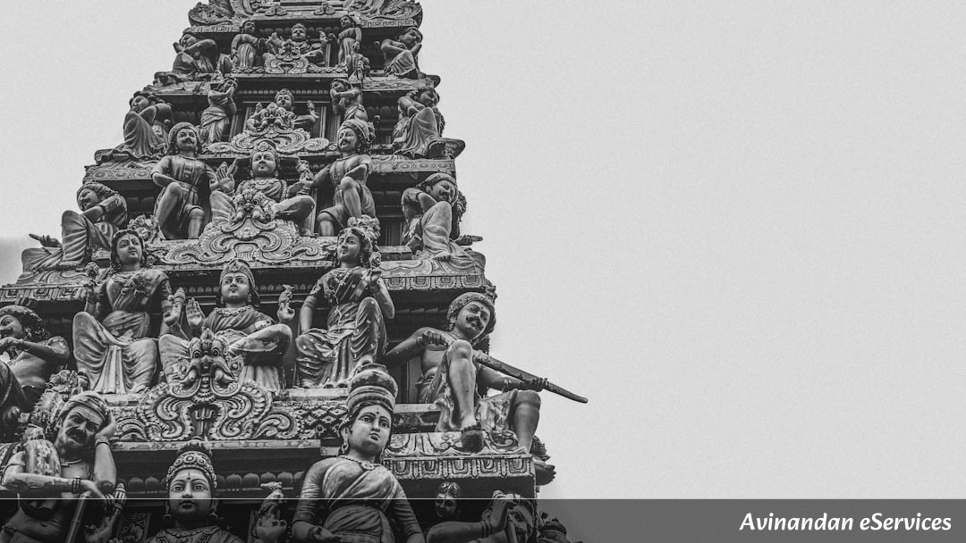 রাজ্য-কমিশন সংঘাত তুঙ্গে, দার্জিলিংয়ে সাংসদের কনভয়ে হামলা ও কালীপুজোর প্রস্তুতি - আজকের শিরোনাম