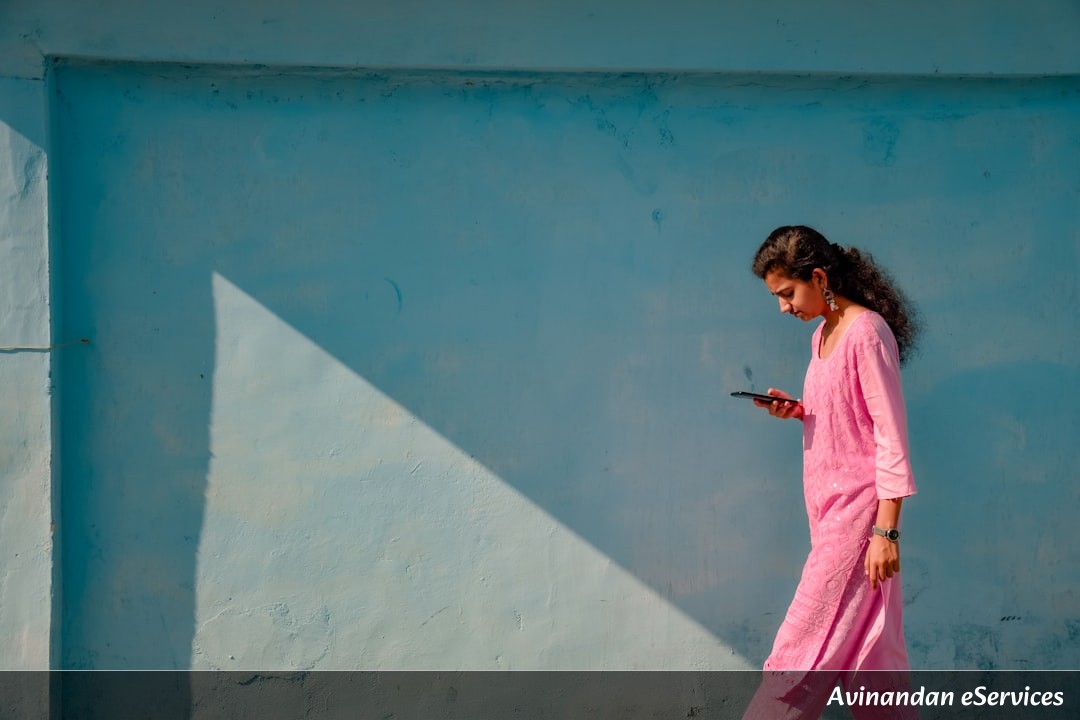 Indian Tech Buzz October 21, 2025: Smartphone Market Soars, AWS Outage Causes Chaos, and Startups See Funding Boom!