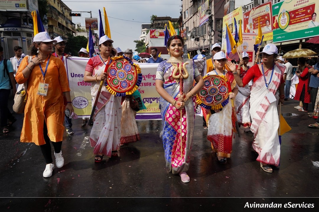 আজকের শিরোনাম: রাজভবনকে ঘিরে রাজনৈতিক তরজা, যানজট কমাতে পুরসভার নতুন পদক্ষেপ এবং রাজ্যে শীতের আমেজ