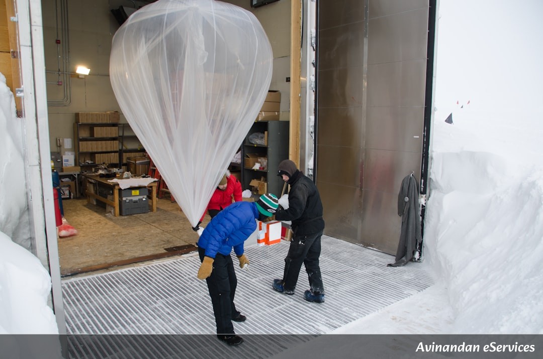 How Can a Solid Material Be 99.8% Air?: Aarav and Isha Explore the Secrets of Aerogel!
